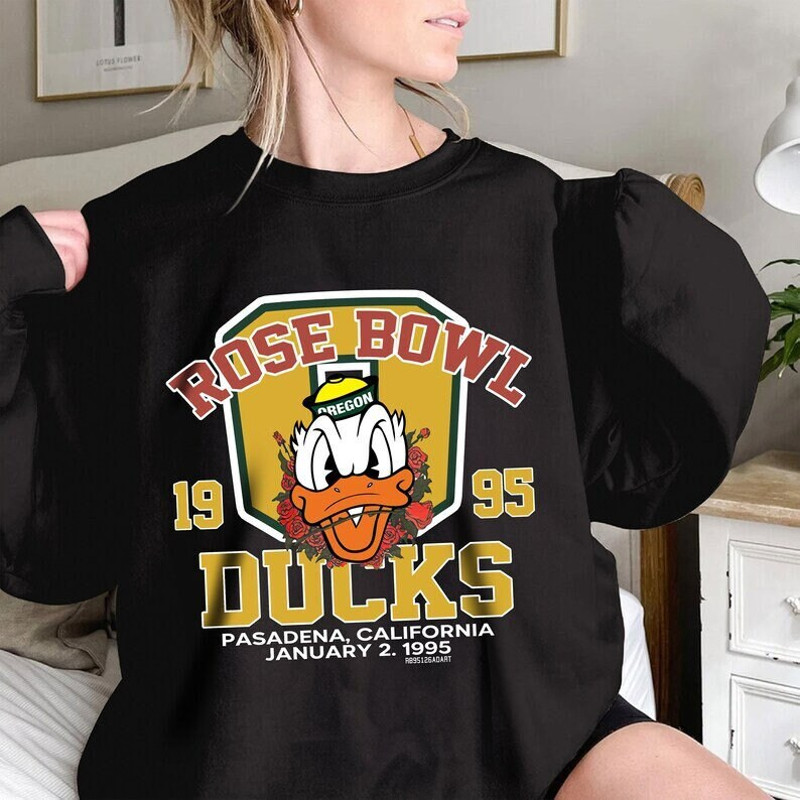Vintage Oregon Ducks Football Crewneck Sweatshirt, Rose Bowl Shirt, Football Game Day Shirt, Gildan Sweatshirt, Football Lover Gift For Fan-1.jpg