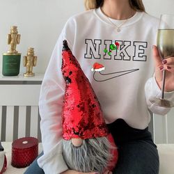 vintage nike sweatshirt matching grinch and christmas hat