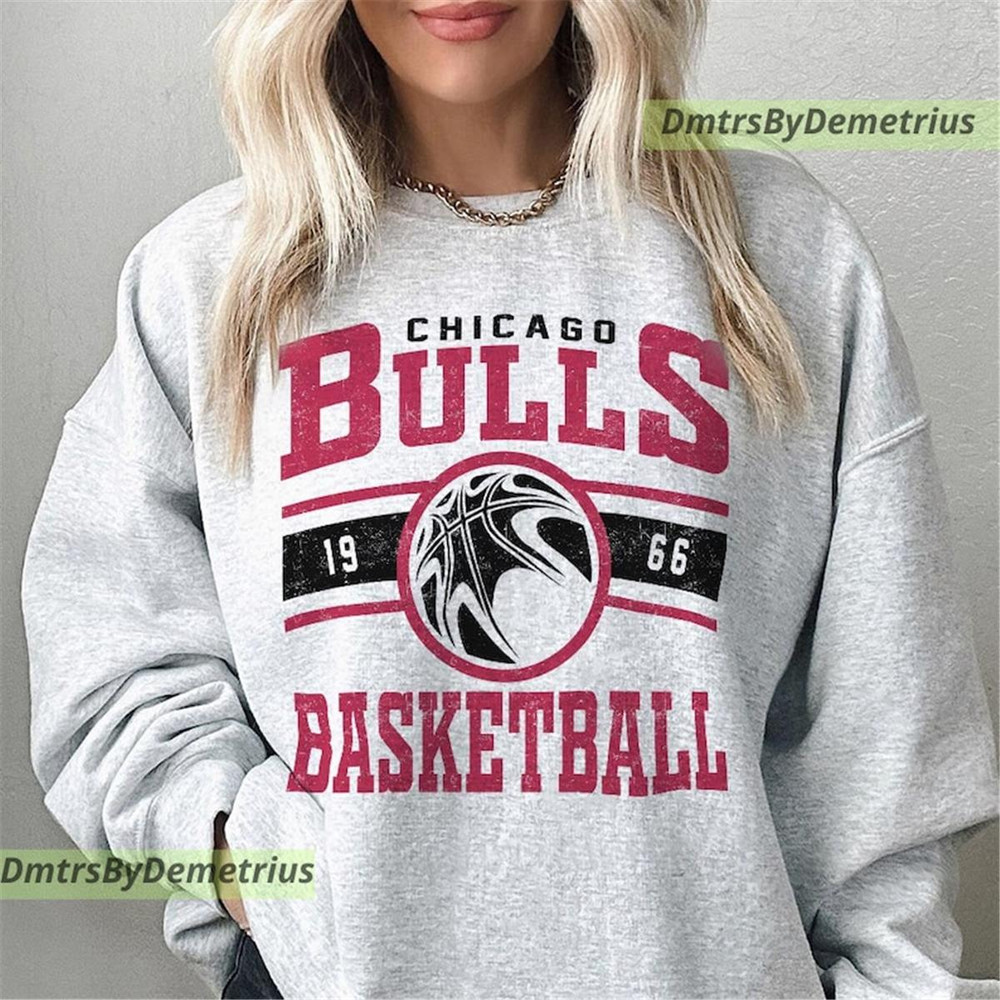 MR-21112023172619-chicago-basketball-vintage-sweatshirt-bulls-crewneck-retro-image-1.jpg