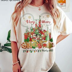 mickey's very merry christmas party family matching sweater, disney santa mickey and minnie xmas tee, disneyland vacatio