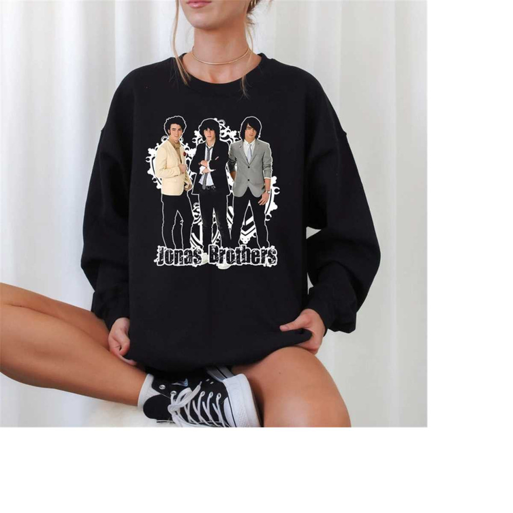 MR-24112023113331-jonas-brothers-vintage-t-shirt-jonas-five-albums-one-night-image-1.jpg