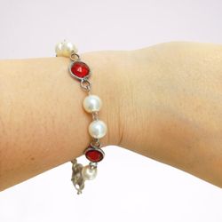 white pearls beaded bracelet with clip closure plated silver & red swarovski crystals original in pouch