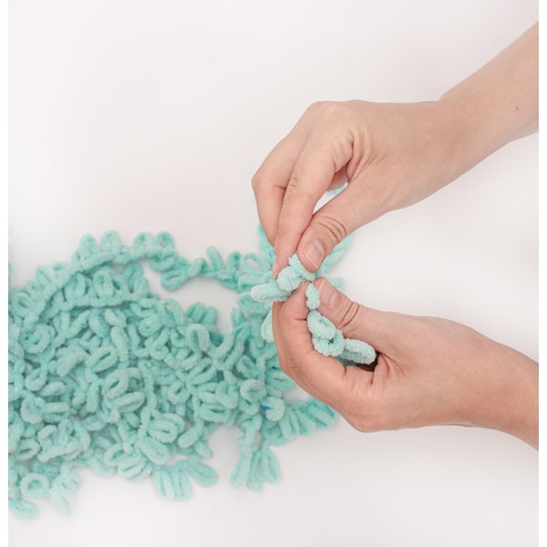 loop yarn blanket pattern, finger knit blanket pattern - Inspire Uplift