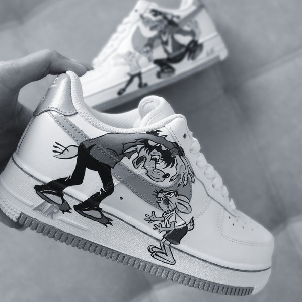 custom-sneakers-nike-air-force-unisex-shoes-handpainted-wolf-wearable-art 3.jpg