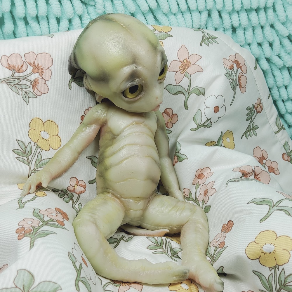 alien_doll_194123.jpg