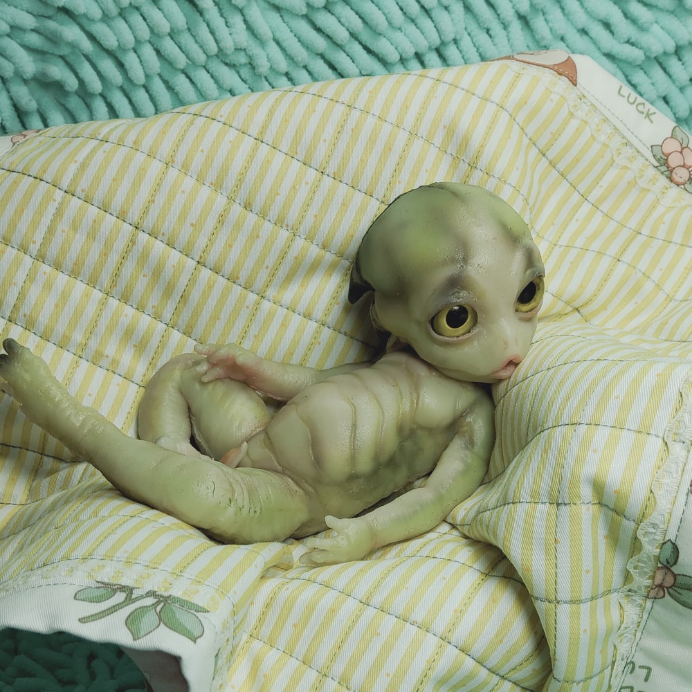 alien_doll_194316.jpg