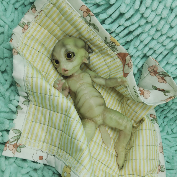 alien_doll_194406.jpg