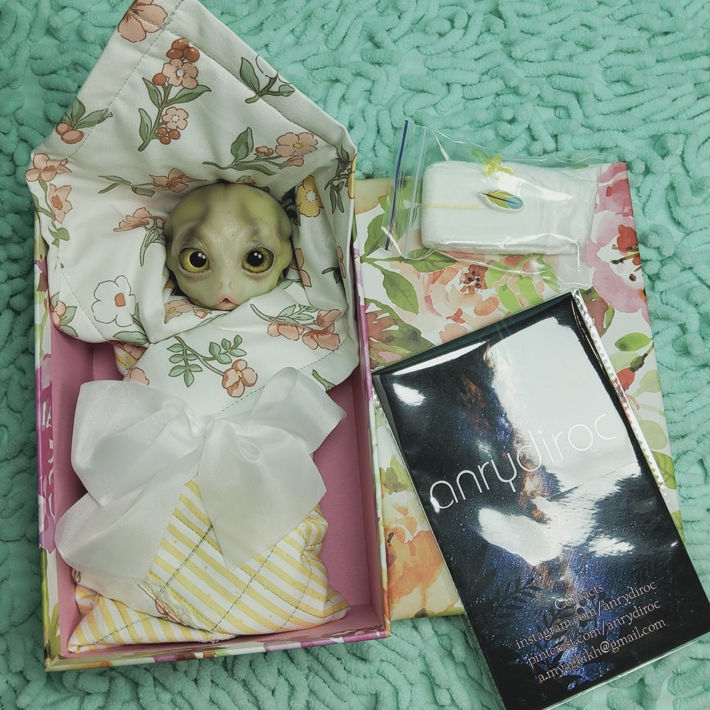 alien_doll_194726.jpg