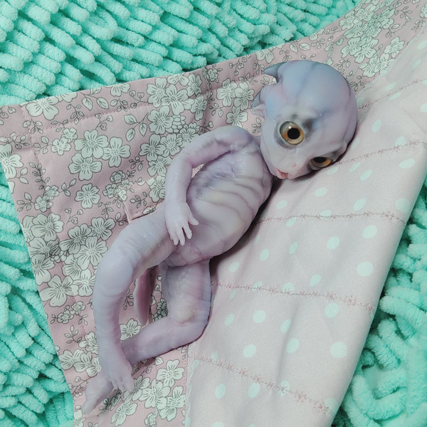 alien_doll_195229.jpg