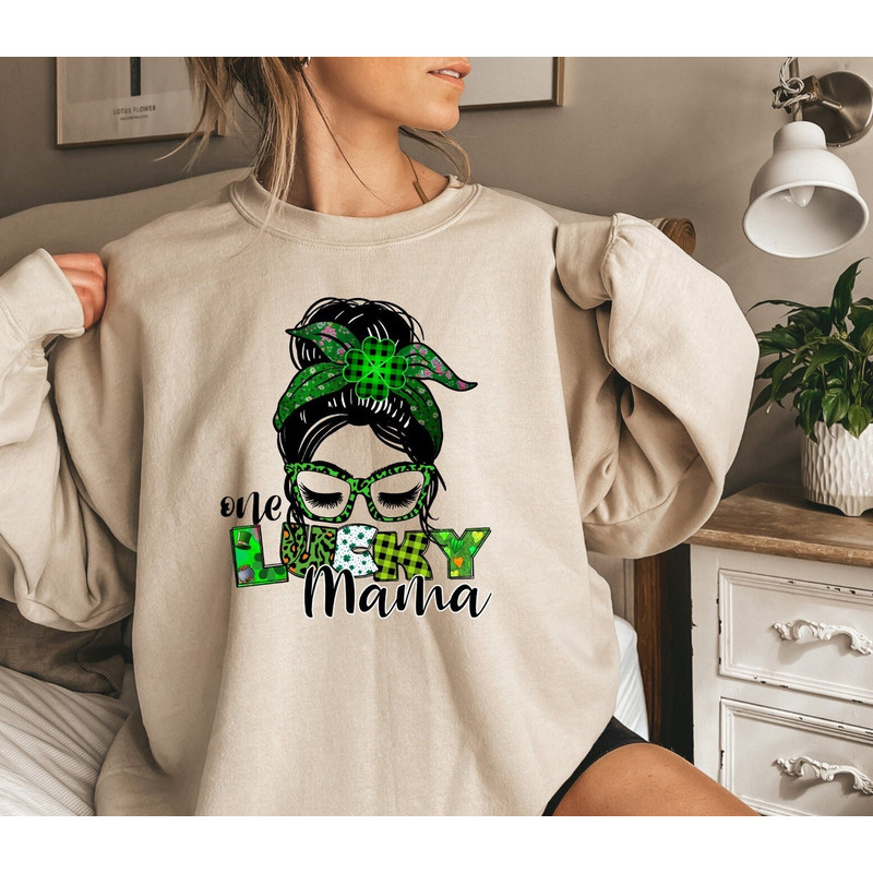 St Patricks Day Sweatshirt, Retro Mama St Patricks day t-shirt,One Lucky Mama Sweatshirt,Leopard mama, St Patricks day shirt women, mama mug.jpg