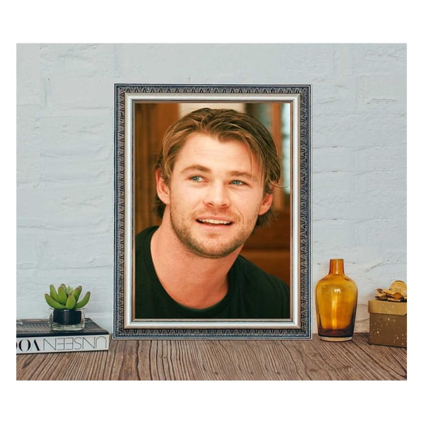 MR-28112023114310-chris-hemsworth-poster-chris-hemsworth-classic-poster-silk-image-1.jpg