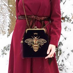 Royal Bee Beaded Velvet Handbag - Vintage Style