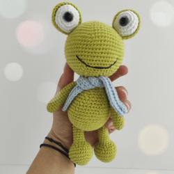Knitted frog toy, frog crochet