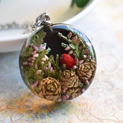 Real cone and heather pendant. Real flower necklace. Flowers in resin.