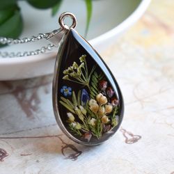 Real flower pendant. Real flower necklace. Flowers in resin.