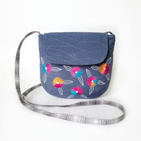 embroidered-handmade-purse.jpeg