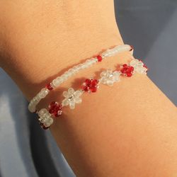 Red beaded bracelet Flower bracelet with red stones Dainty gift for her Floral handmade jewellery Daisy bracelets set