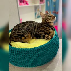 Bright Handmade Cat Bed: Cozy and Colorful Pet Lounger