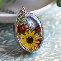 Real strawberries, hydrangea and Sanvitalia pendant. Real Sanvitalia necklace. Flowers in resin.