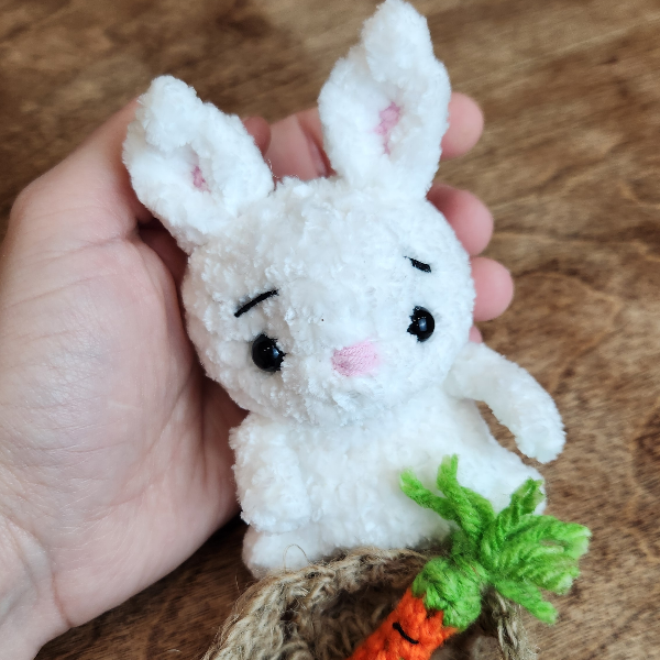 Bunny crochet pattern for Easter decor