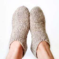 Cozy Comfort: Hand-Knitted Men's Home Socks-Slippers in Natural Sheep's Wool for Ultimate Warmth and Well-Being.