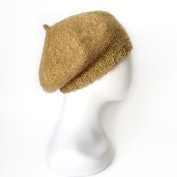 Cozy Hand-Knit Alpaca Wool Women's Beret: Warmth and Style in Soft Alpaca Yarn - Knitwear for Winter Chic and Elegance.