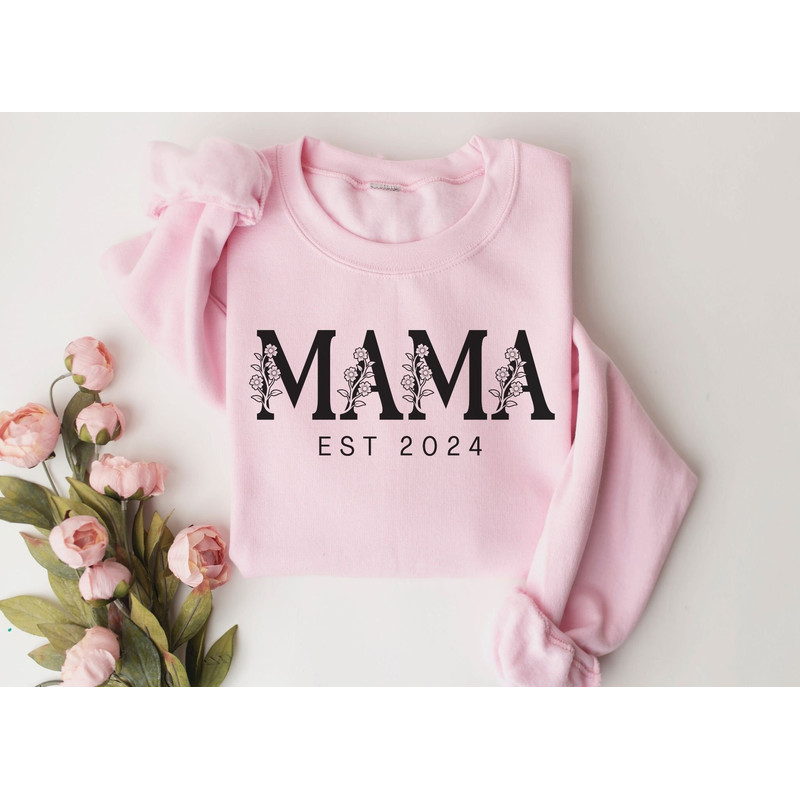 Custom Mom Sweatshirt, Mama Est 2024 Sweatshirt, Floral Mama Sweatshirt,Gift for Mom, Pregnancy Announcement, New Mom Gift, Mother's Day.jpg