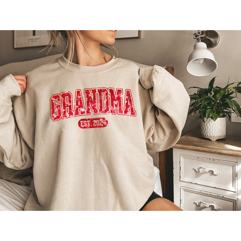 Personalized Grandma Est 2024 Sequin Glitter Shirt, Grandma With Kids Names T-Shirt, Valentine's Day Gift for Grandma, Custom Mimi Shirt.jpg