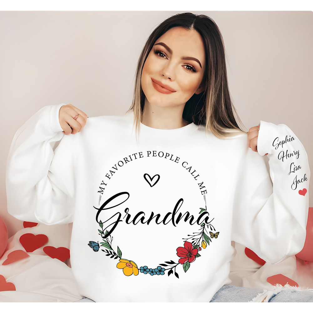Personalized Grandma Floral Sweatshirt, Personalized Grandma Crewneck, Grandmother Sweatshirt with Kids Name, Mom Sweatshirt, Kids On Sleeve.jpg