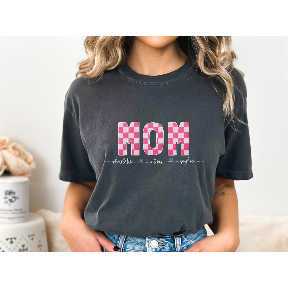 Personalized Mom Checked Sweatshirt with Kids Name on Sleeve, I Wear My Hear On My Sleeve Mothers Day Custom Sweatshirt.jpg