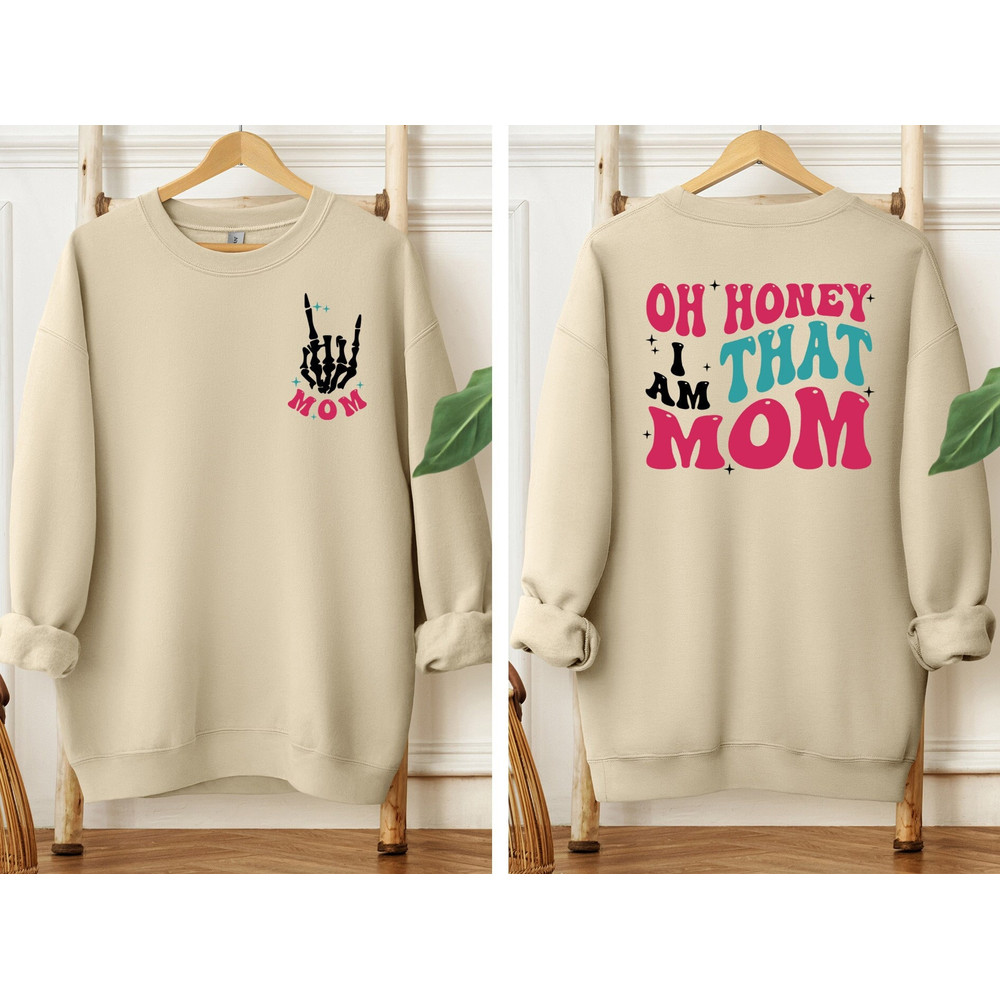 Oh Honey I Am That Mom Sweatshirt, Mothers Day Sweatshirt, Retro Mom Sweatshirt, Gift for Mom, Cute Mom Sweatshirt, Trendy Mom Hoodie.jpg