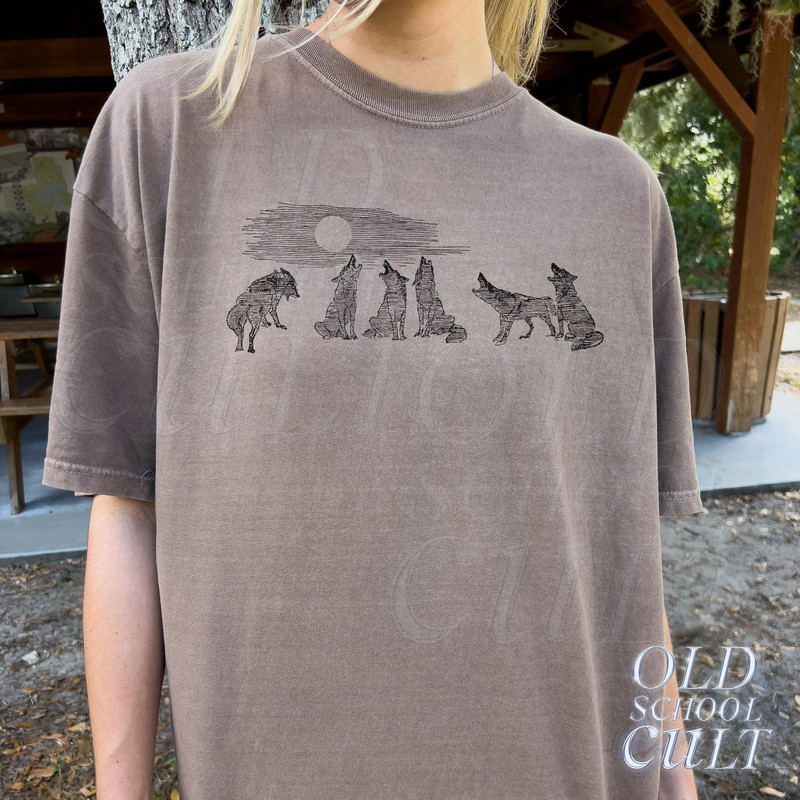 Howling Wolves Vintage Minimalistic T-Shirt, Retro Wolf Shirt, Cute Soft Distressed Cotton Shirt, Wolf Pack Tee, Wolf Lovers Gift.jpg