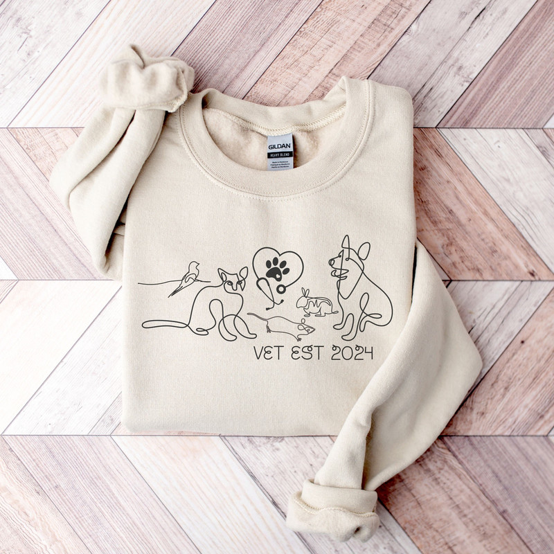 Custom Vet Mama Sweatshirt For Mothers Day Custom Mama Est 2024 New Pet Doctor Gift Future Vet Assistant Crewneck Gift For Daughter Birthday.jpg