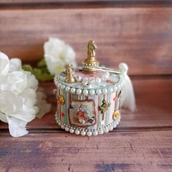 White rabbit jewelry box,Alice jewelry box,Ring holder,Alice in Wonderland,Round box, Mad Hatter,jewelbox, Free shipping