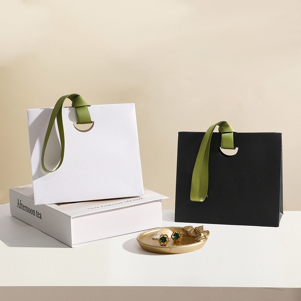 Elegant Paper Jewelry Packaging Tote Bags Stylish Lipstick Storage Handbag For Weddings Parties Gi 0