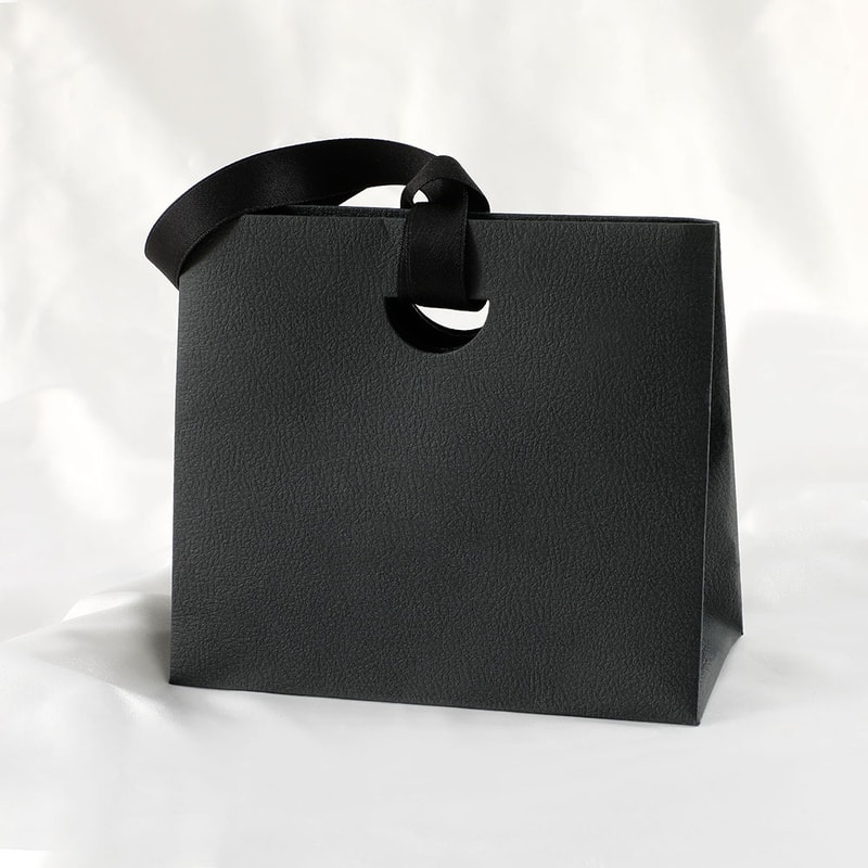 Elegant Paper Jewelry Packaging Tote Bags Stylish Lipstick Storage Handbag For Weddings Parties Gi 8