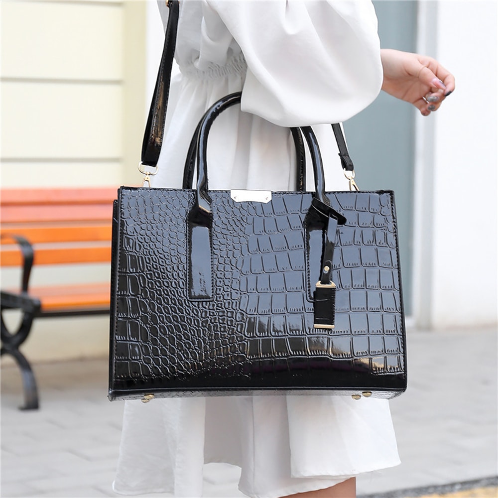 Elegant Patent Leather Crocodile Embossed Womens Messenger Bag – Luxury Crossbody Shoulder Handbag for Ladies