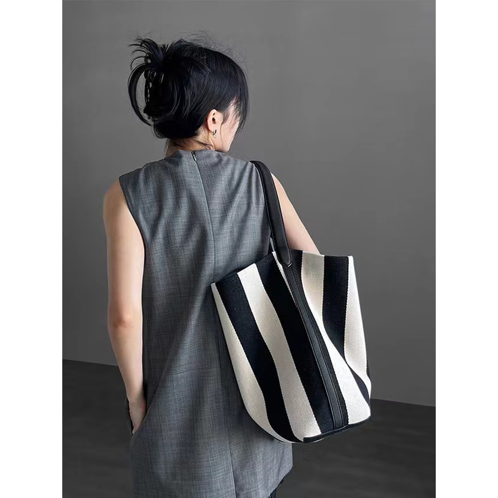 Niche Striped Canvas Bucket Bag For Women Large Capacity Commuting Tote Trendy Single Shoulder Bag 3