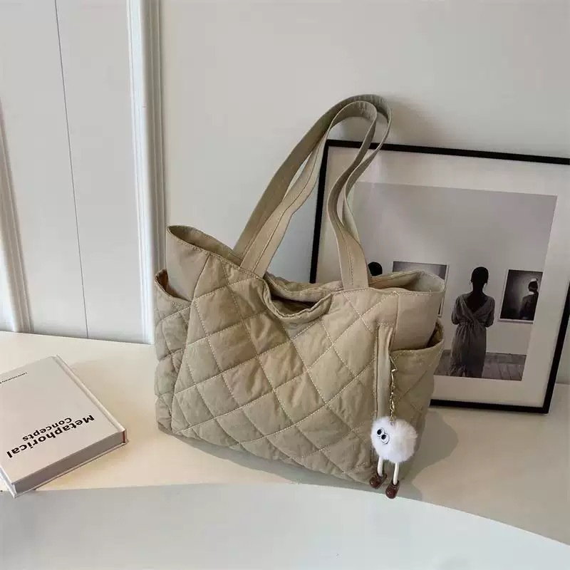 Chic Quilted Tote Bag Stylish MultiPocket Handbag With Pendant Large Capacity Shoulder Bag For Dail 4