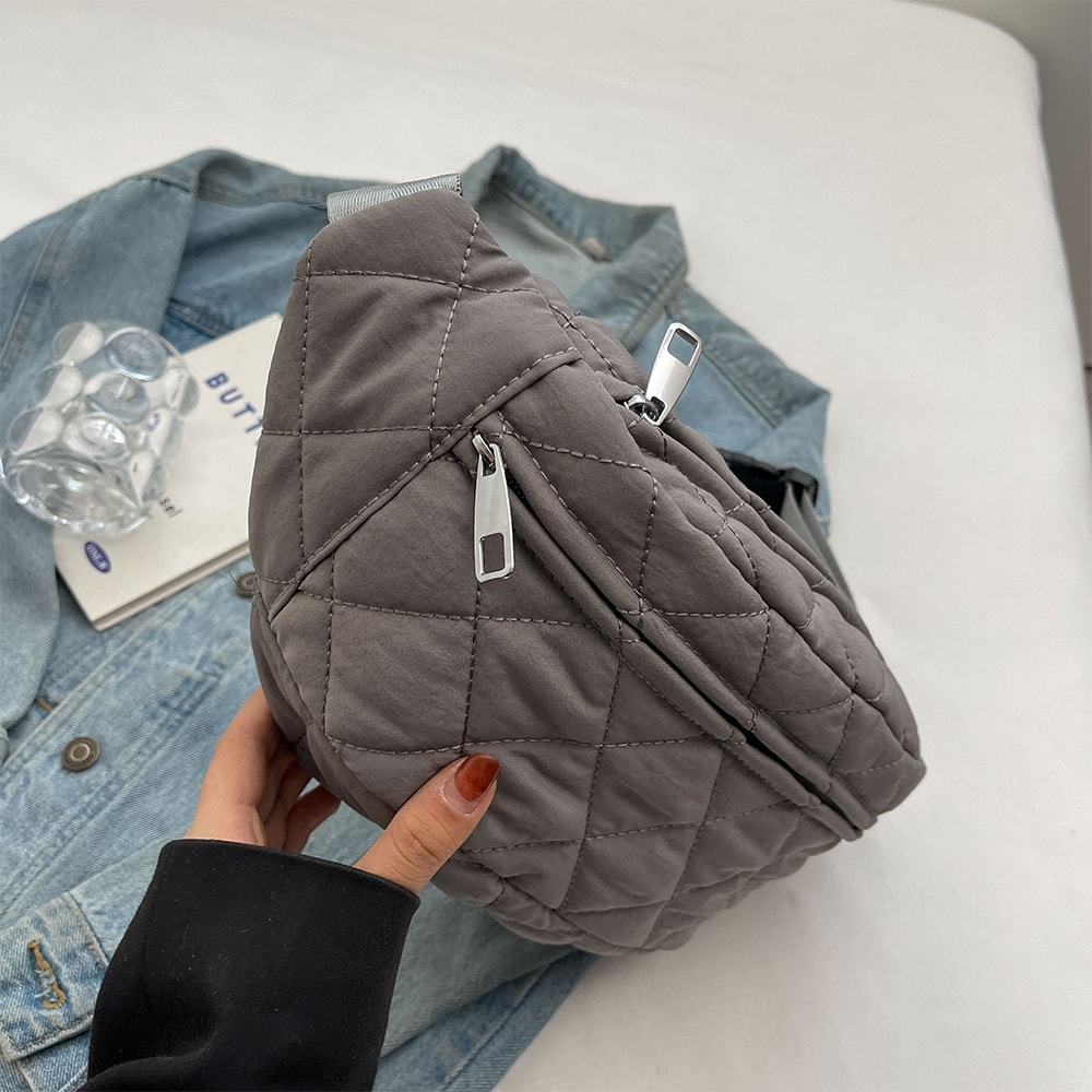 Large Capacity Waterproof Crossbody Bag Stylish Quilted Shoulder Bag for Everyday Use