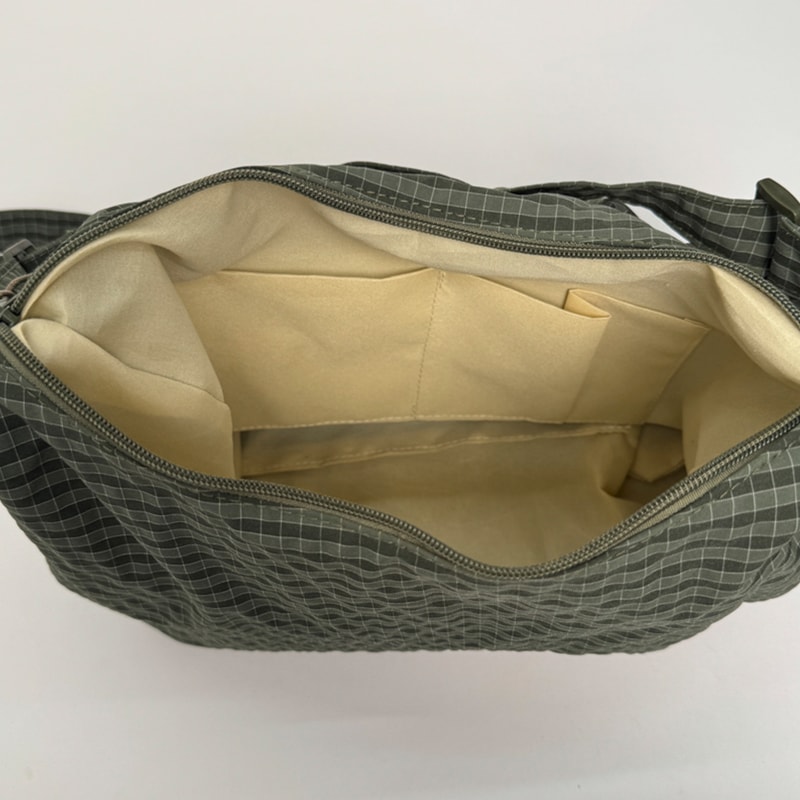 Stylish Womens Checkered Sling Bag Large Capacity Pleated Nylon Plaid Tote Shoulder Bag For Shoppin 4