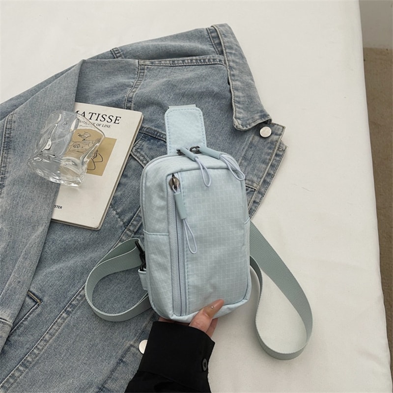 Multifunctional Nylon Chest Bag Waterproof Lightweight Crossbody Bag for Men & Women, Ideal for Active Lifestyles