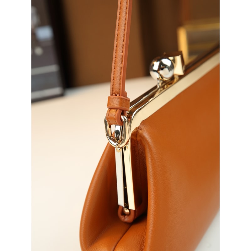 Premium Banquet Trend Women's Alloy Clip Single Shoulder Baguette Bag Elegant Dinner & Messenger Bag for Every Occasion