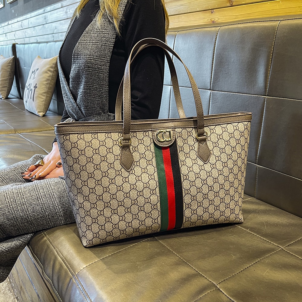 Large Capacity Light Luxury Womens Tote Bag Versatile Fashionable Commuter Mommy Shoulder Bag 0