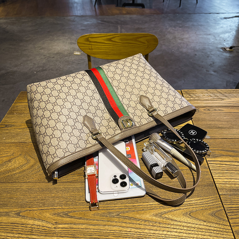 Large Capacity Light Luxury Womens Tote Bag Versatile Fashionable Commuter Mommy Shoulder Bag 2