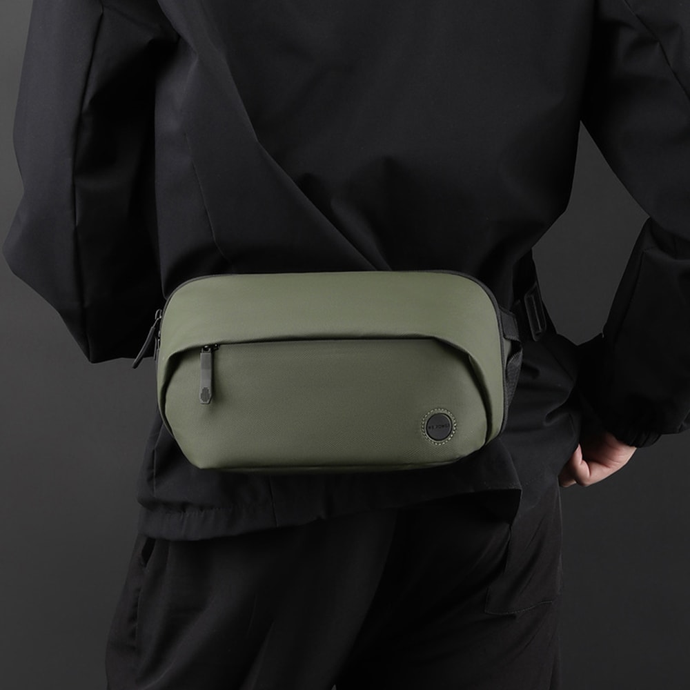 Mens Fashionable Large Capacity PU Film Crossbody Chest Bag Multifunctional Outdoor Shoulder Bag 2