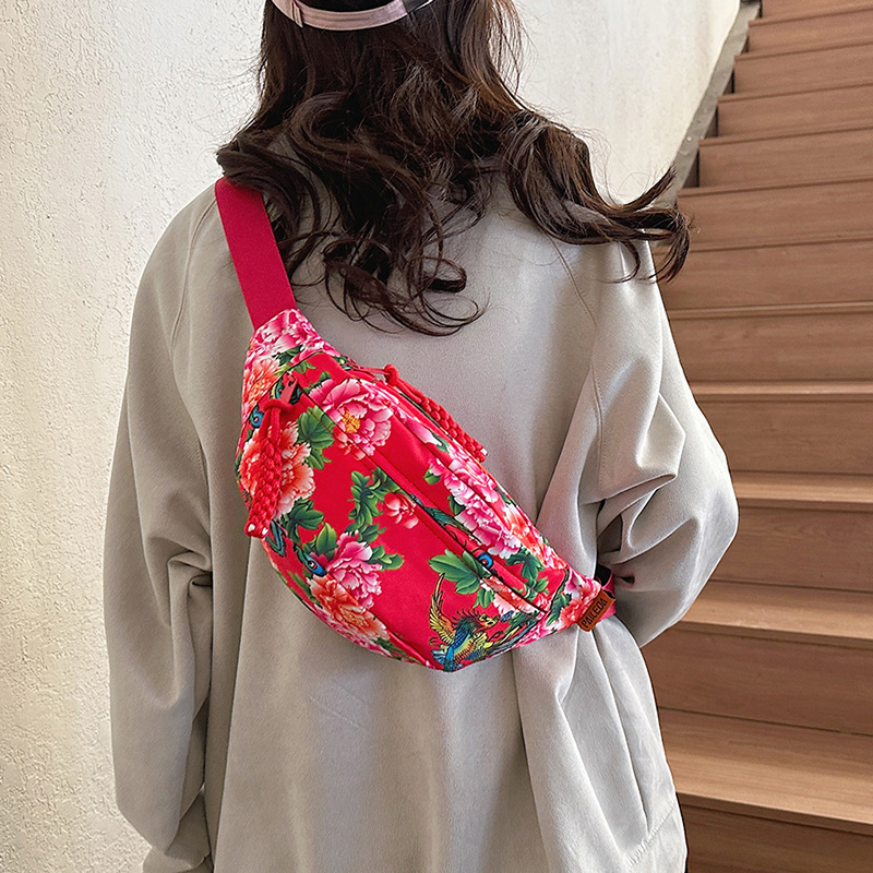 Floral Ethnic Embroidered Crossbody Bag Versatile Large Capacity Dumpling Chest Bag