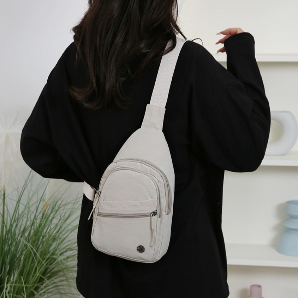 Large Capacity Nylon Messenger Bag Waterproof Lightweight Crossbody Chest Bag For Women 0