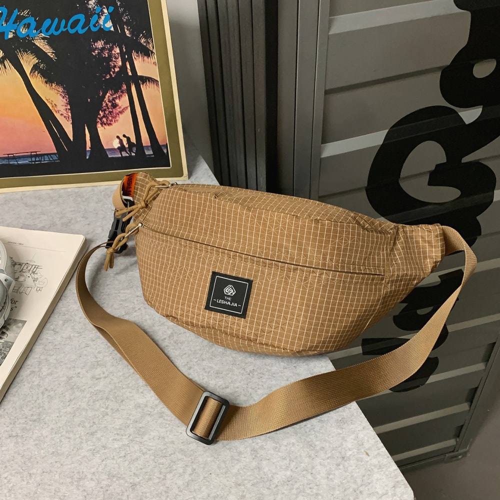 Outdoor Sports Chest Bag for Phone Lightweight & Stylish, Ideal for Running Hiking and Cycling