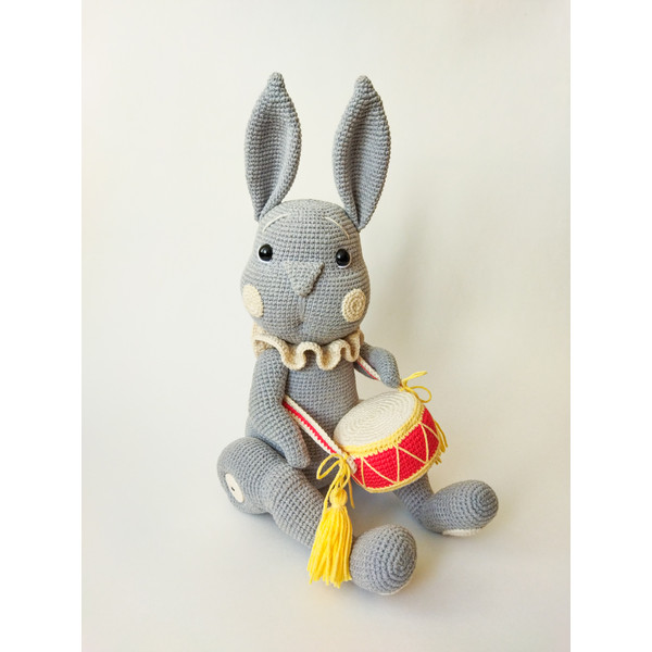 Retro bunny with drum amigurumi pattern